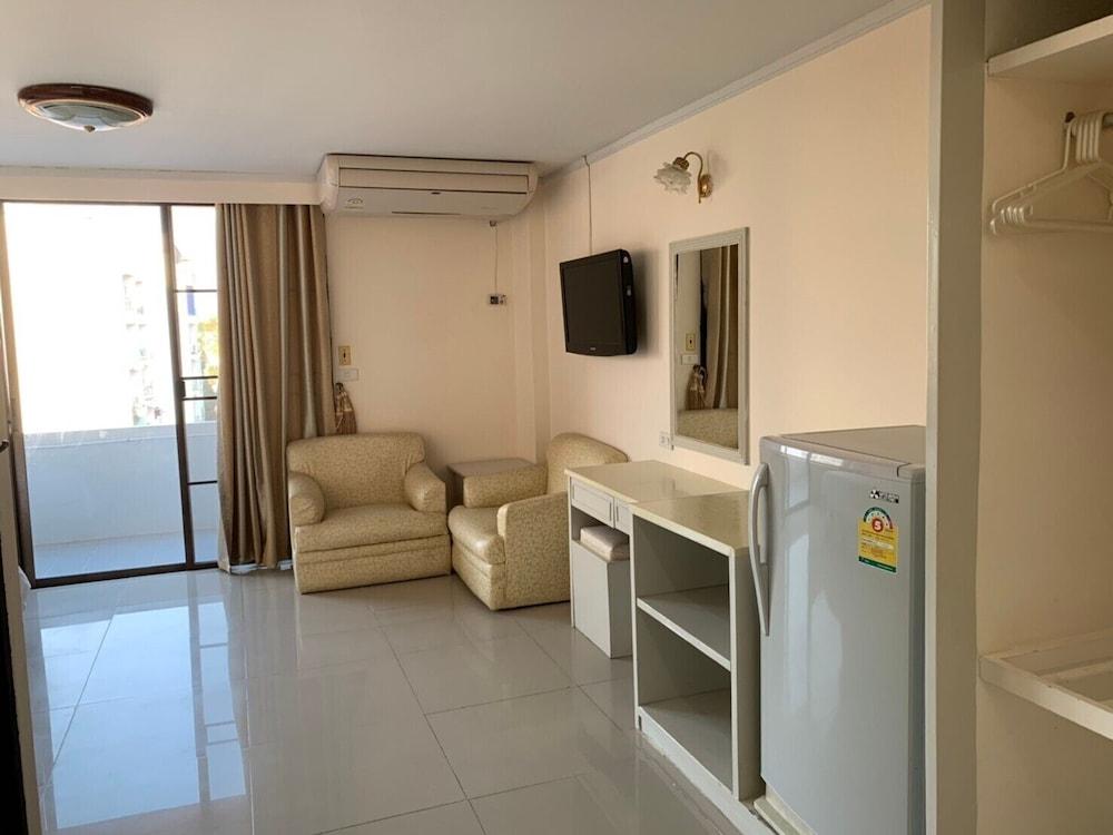 Jomtien Longstay Hotel 3*