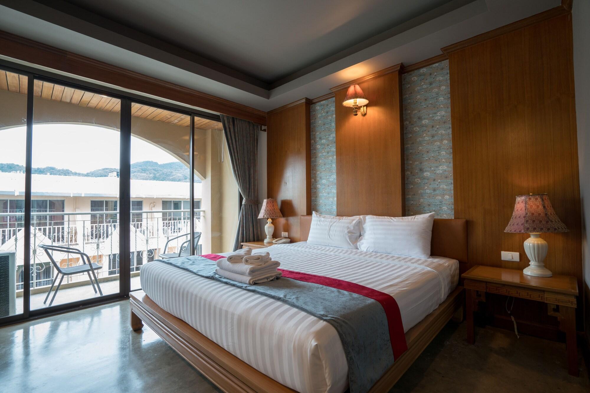 Minatale Phuket Hotel 3*