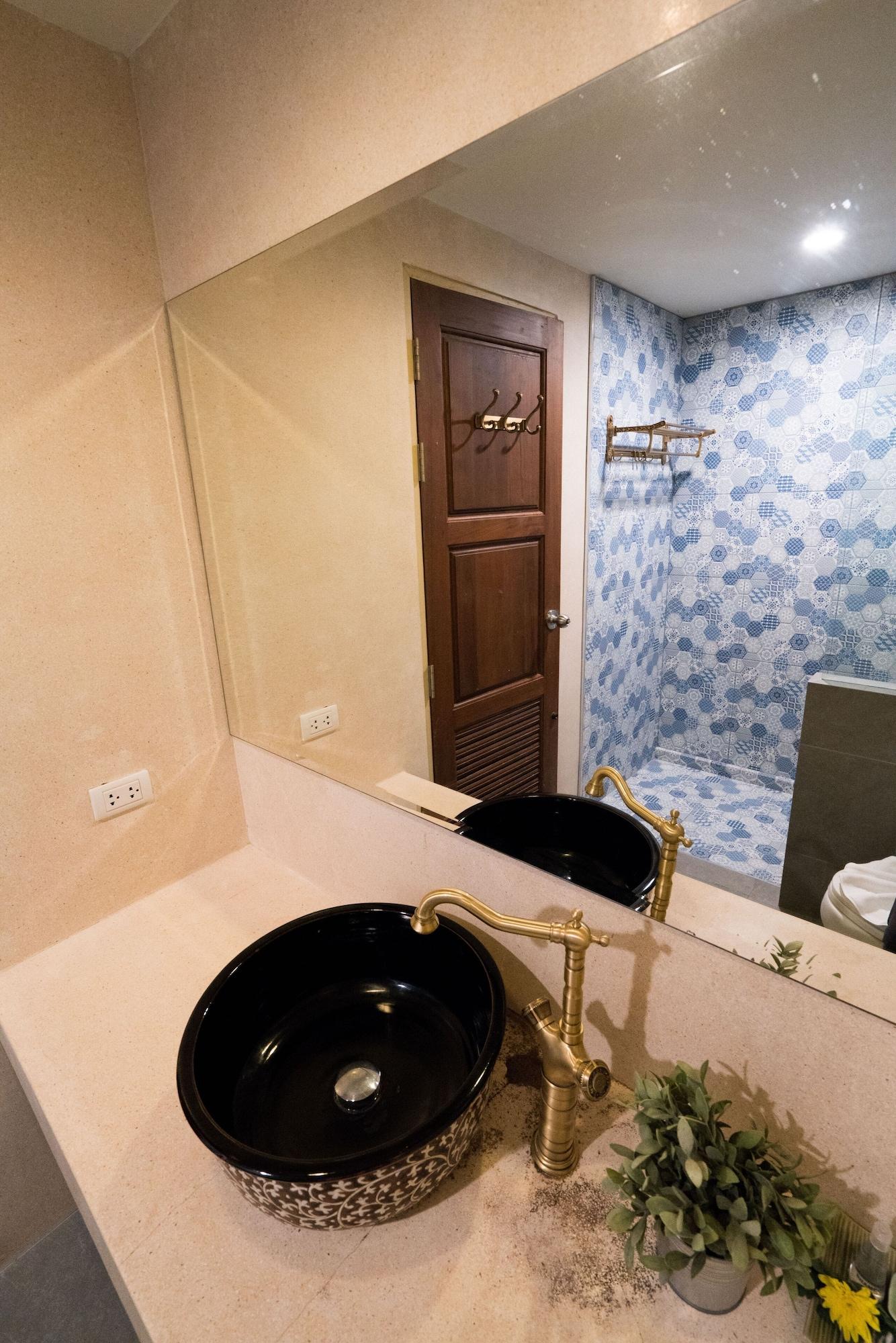 Minatale Phuket Hotel 3*