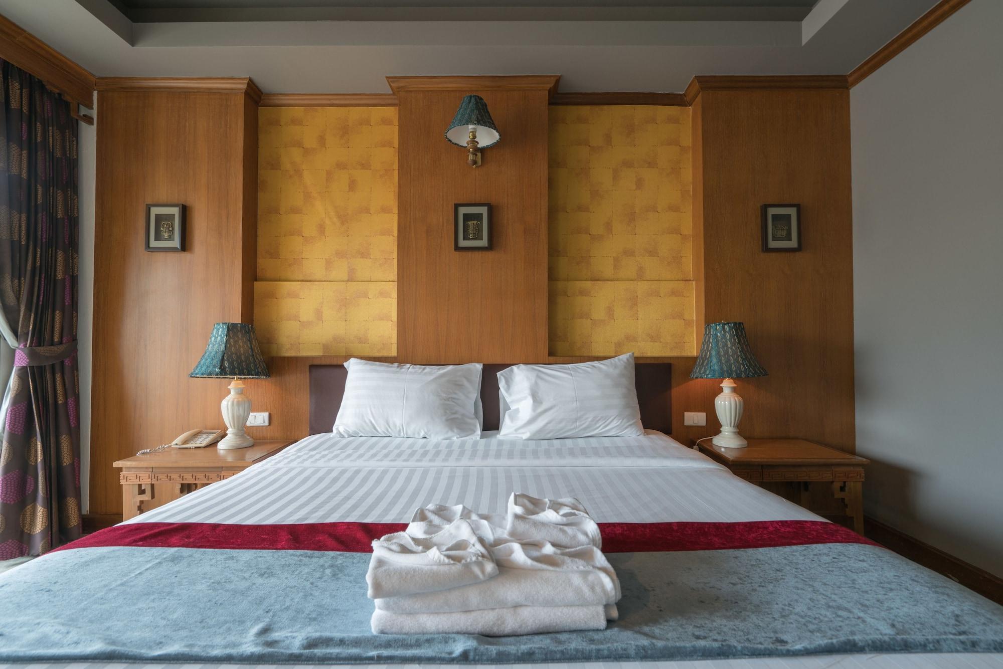 Minatale Phuket Hotel 3*