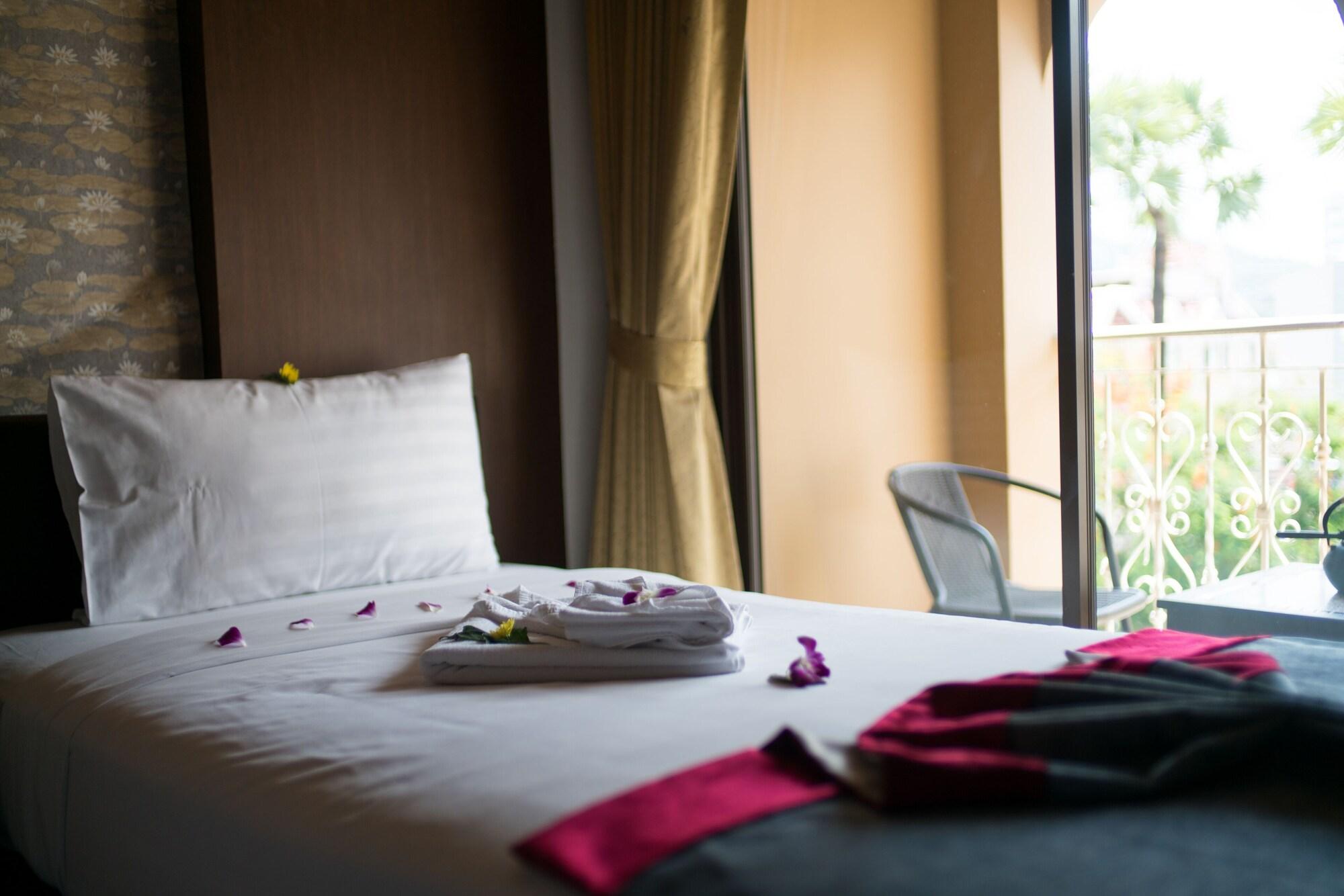 Minatale Phuket Hotel 3*
