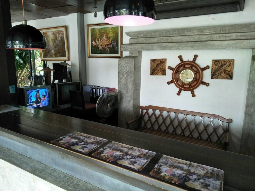 Holiday Park Hotel 3*