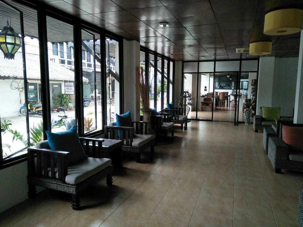 Holiday Park Hotel 3*