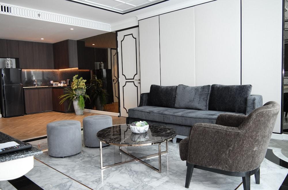 Hotel Moevenpick Myth Phuket 5*