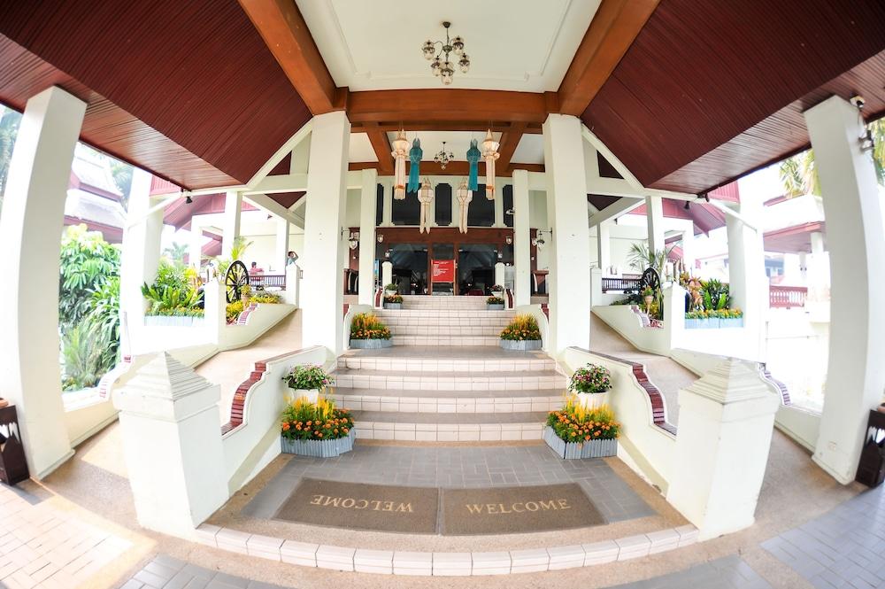 Hotel Wiang Indra Riverside 4*
