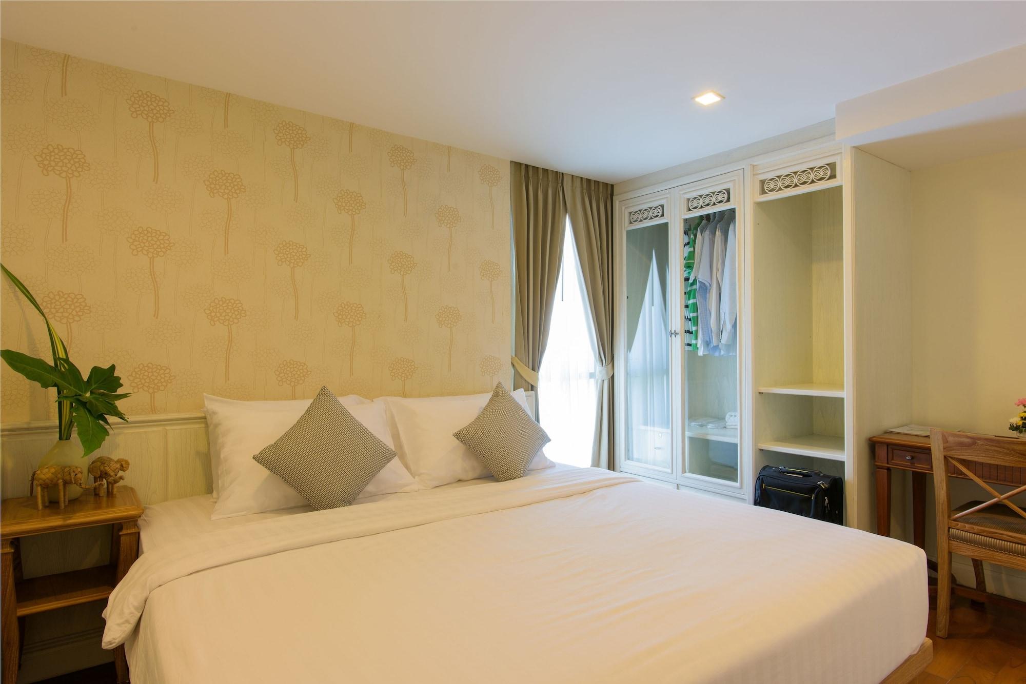 Sabai Sathorn Apartment *