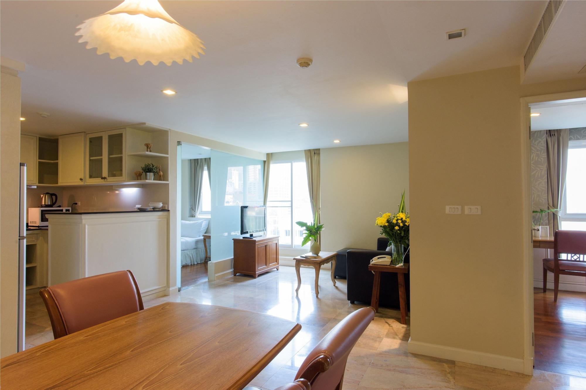 Sabai Sathorn Apartment *