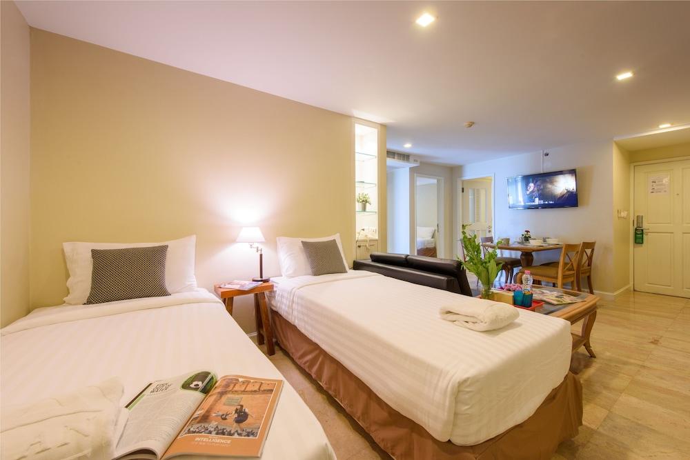 Sabai Sathorn Apartment