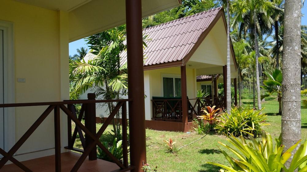 Resort Golden Coconut