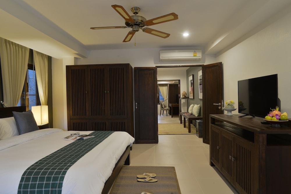 The Quarter 4* Pai