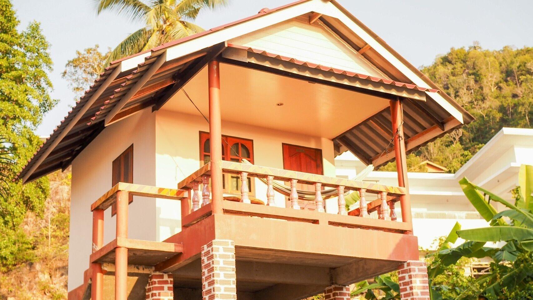J.b.hut Haad Yao