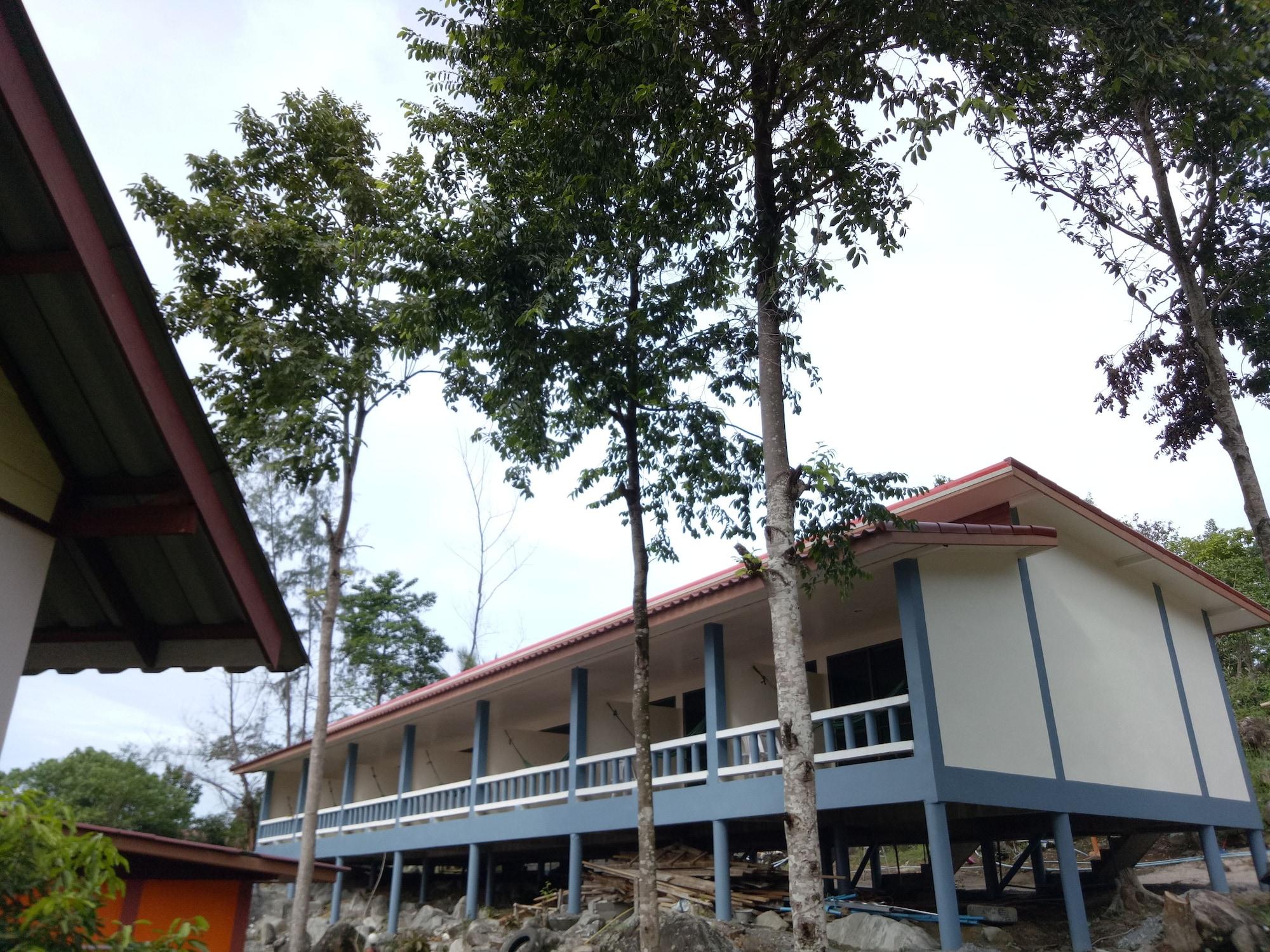 J.b.hut Resort *