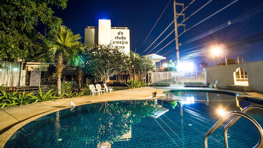 B2 Premier & Hotel