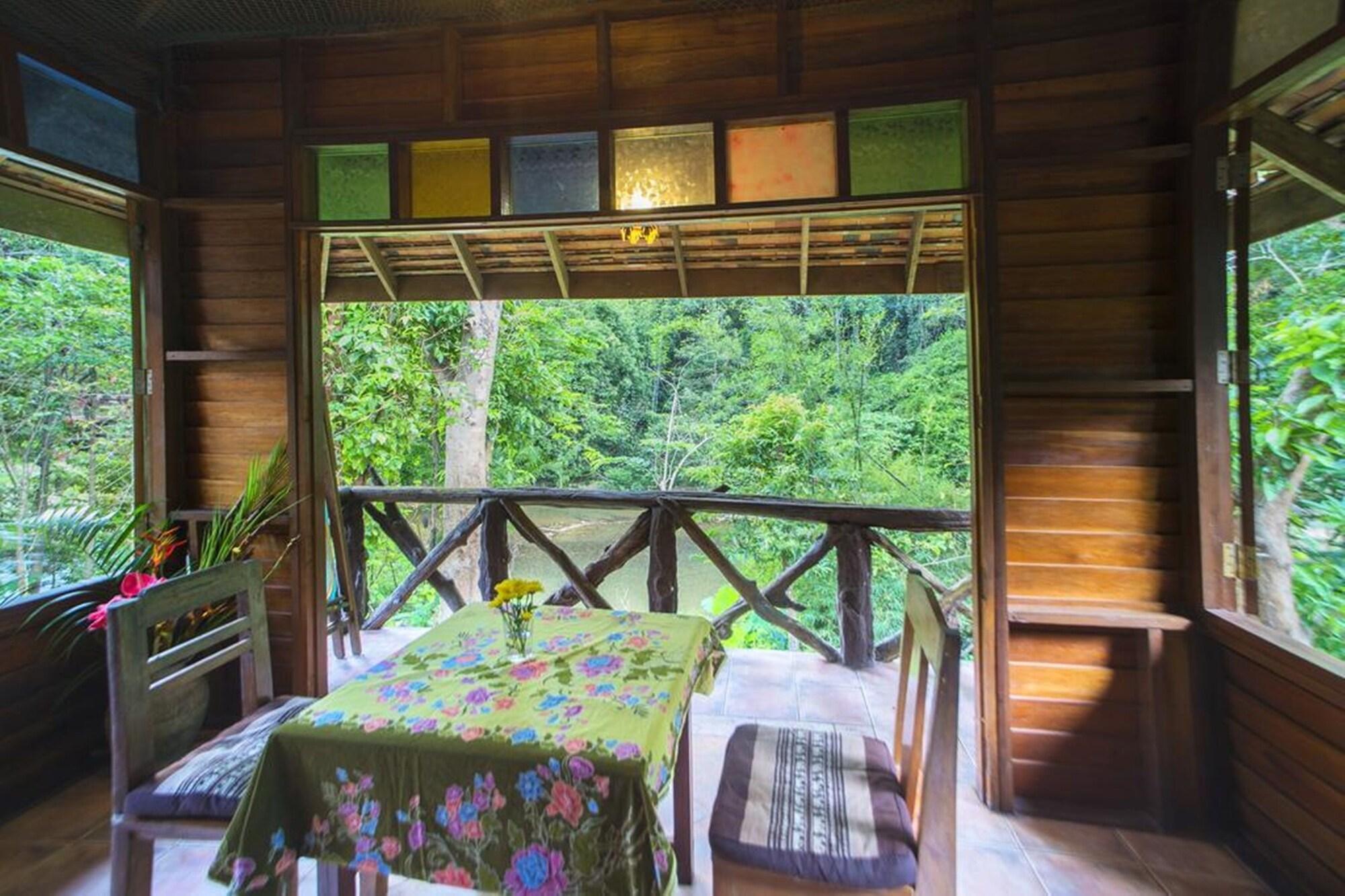 Art's Riverview 3*