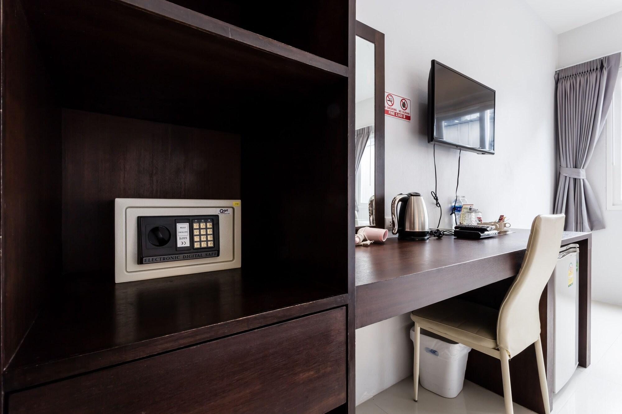 77 Bangla - Sha Certified Hotel