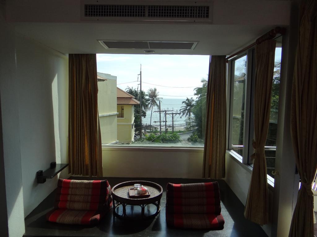Porterhouse Beach Hotel