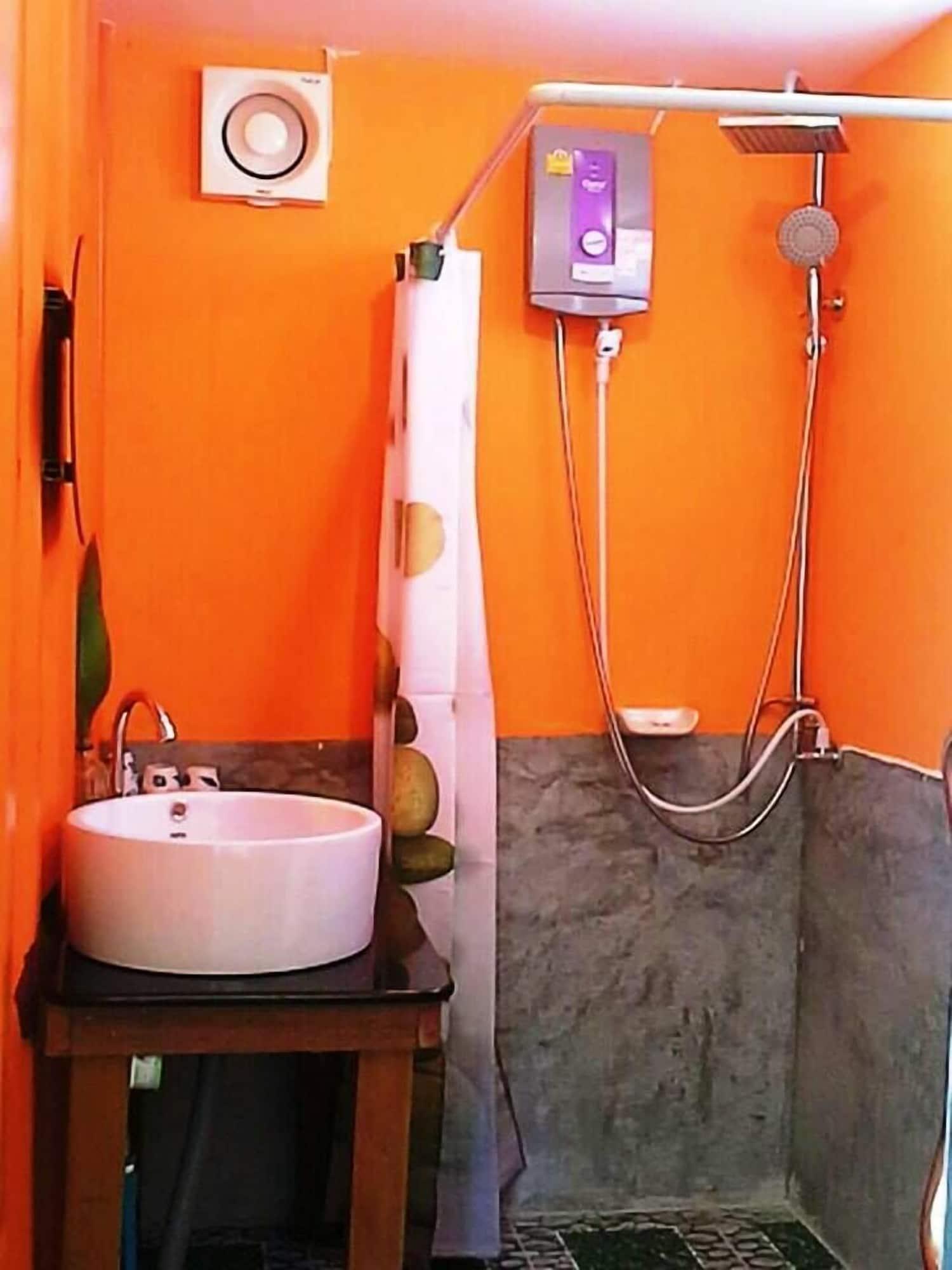 Think & Retro Cafe Samui Hostel