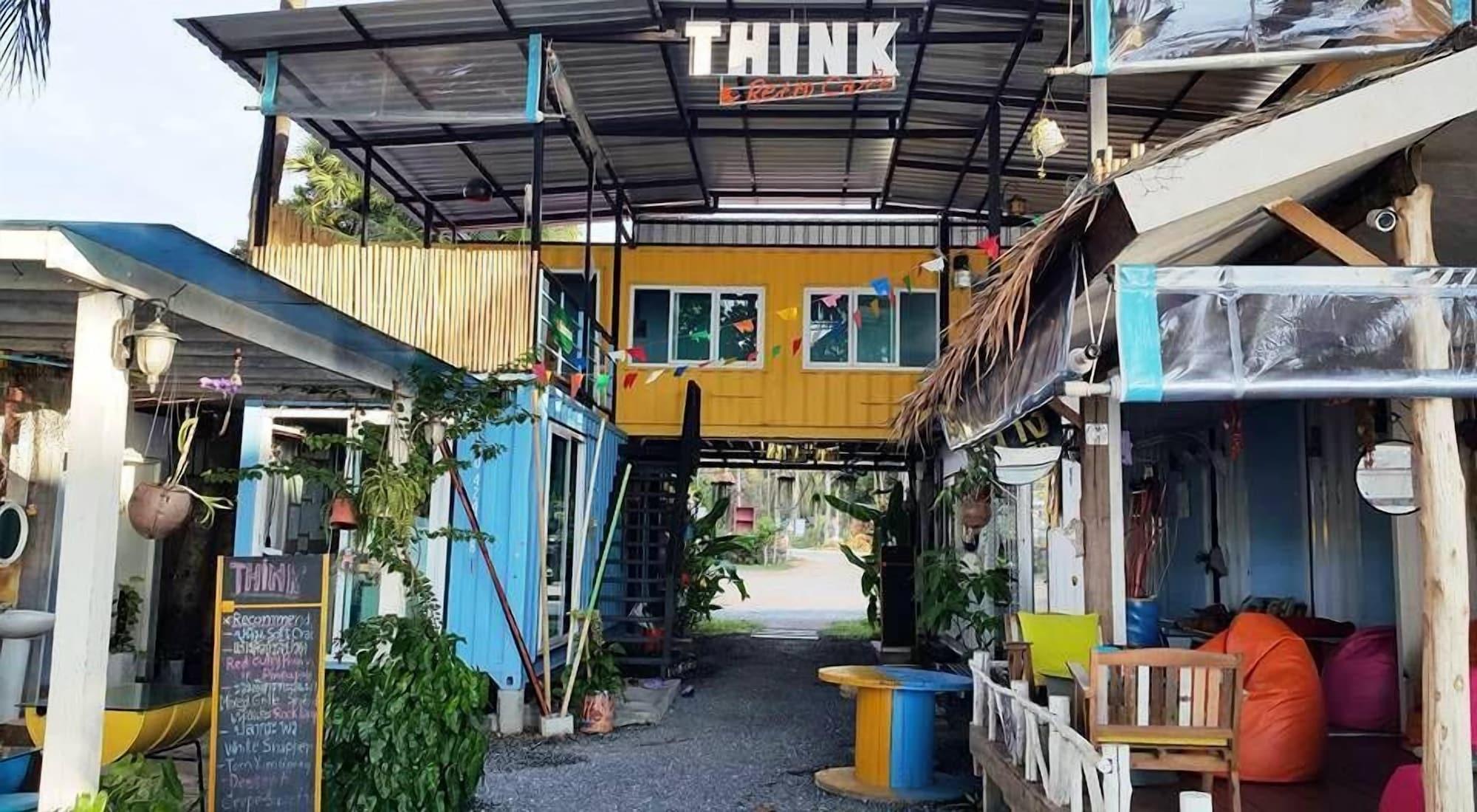 Think & Retro Cafe Samui Hostel