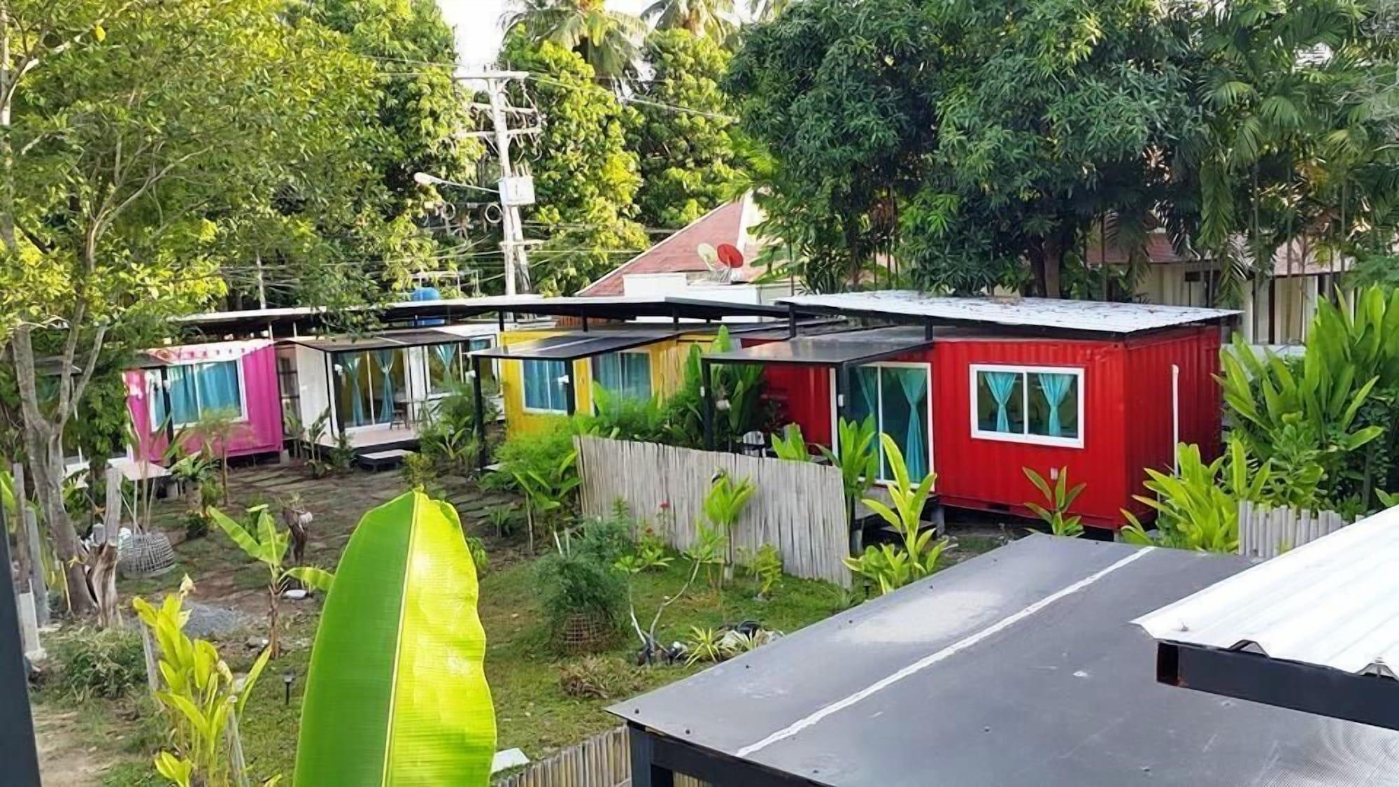 Hostel Think & Retro Cafe Samui