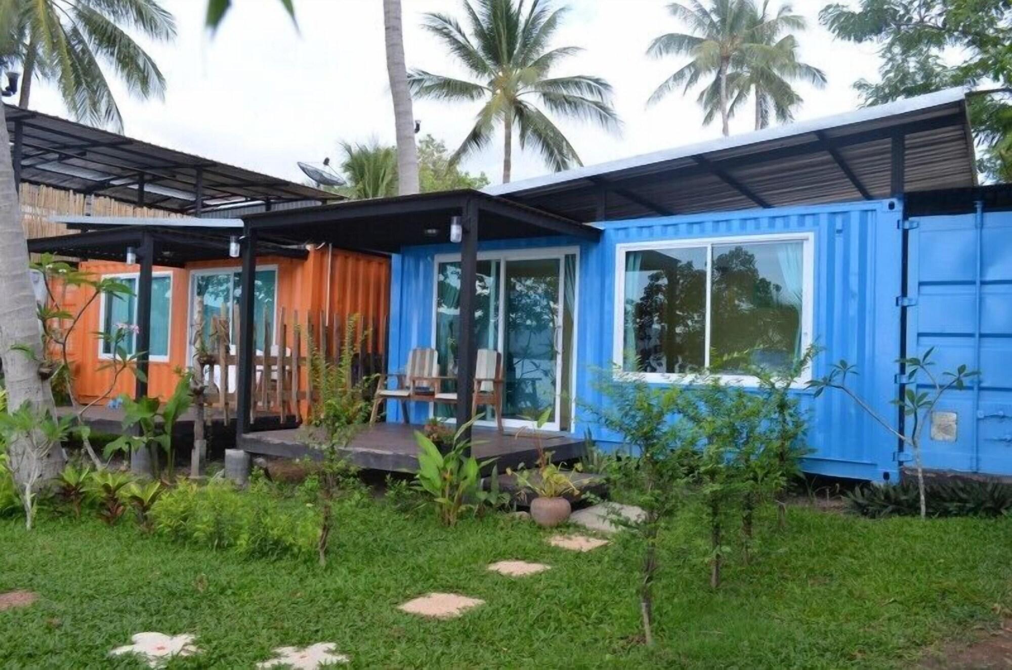 Hostel Think & Retro Cafe Samui