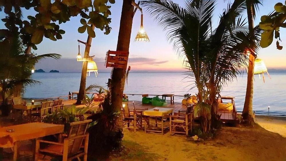 Think & Retro Cafe Samui Hostel Lipa Noi