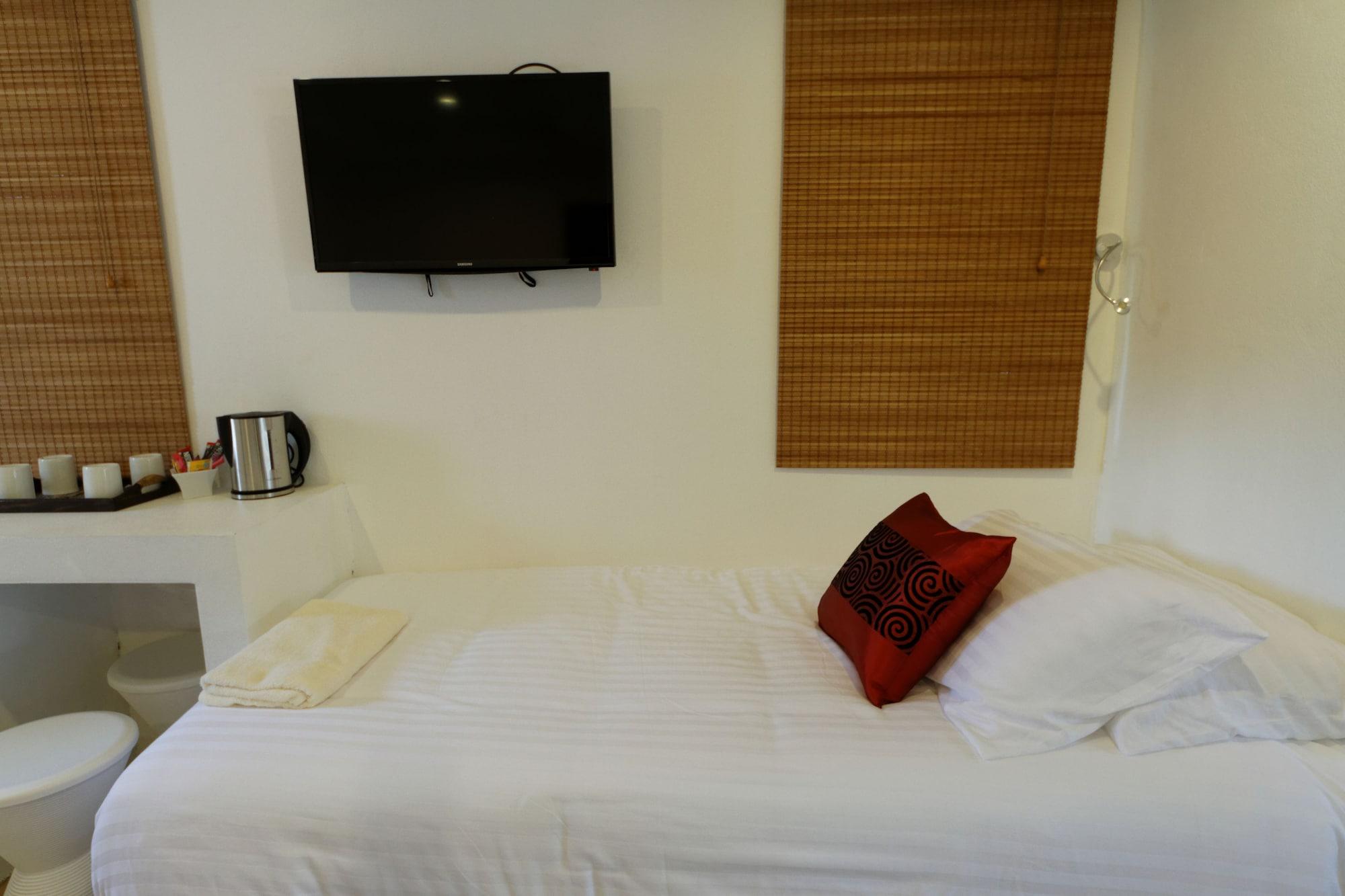 Hotel The White