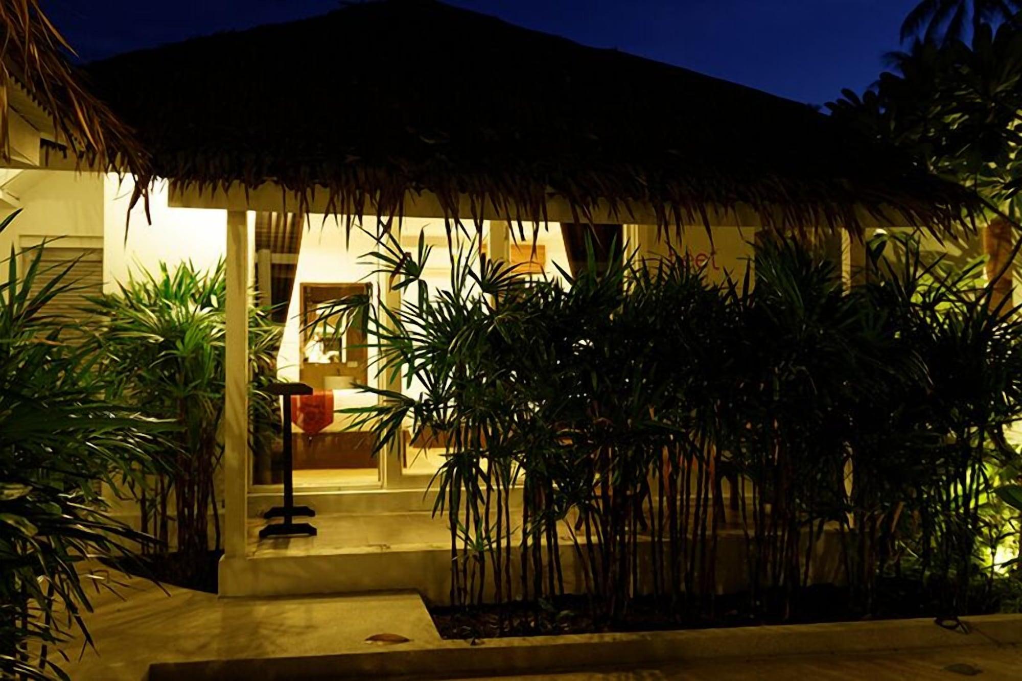Hotel The White