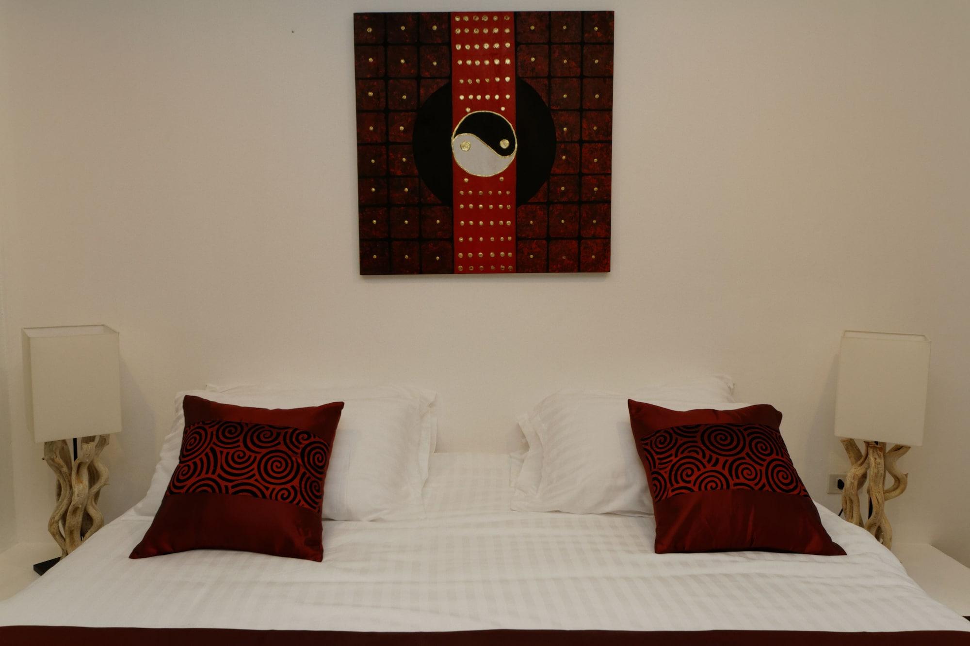 Hotel The White 3*