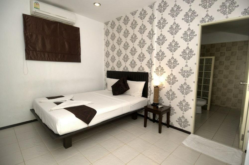 Hotel Samui Pier Front & 3*