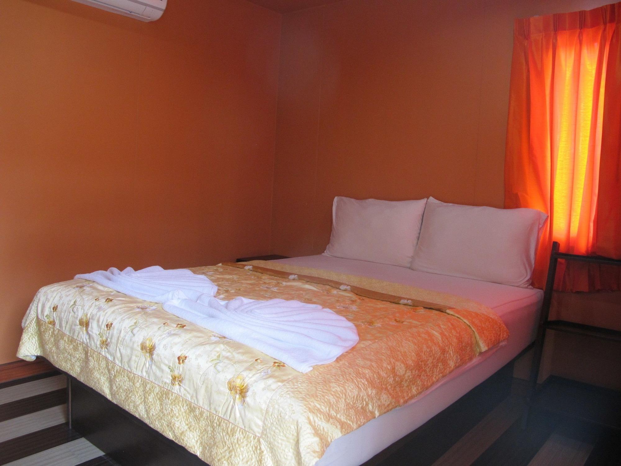 Bb House 3*