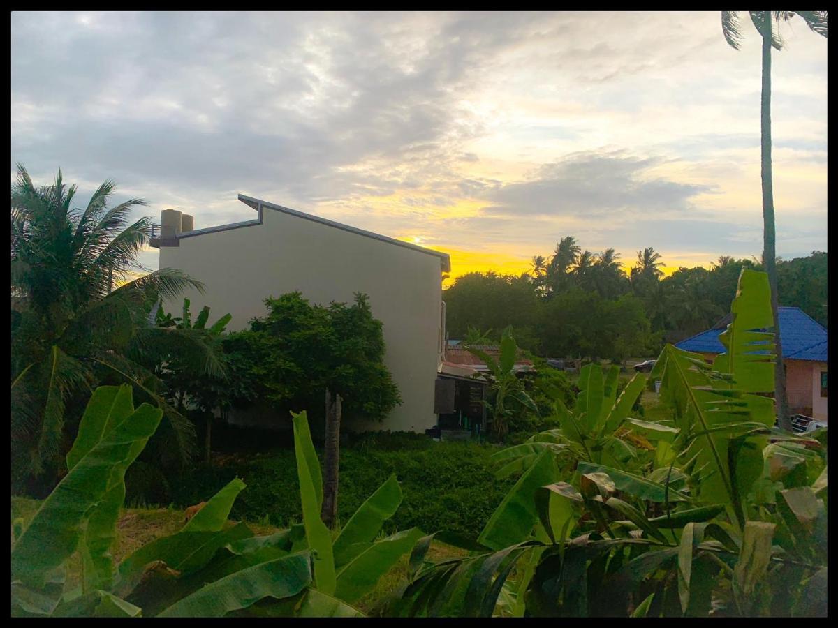 Sea Backpackers House