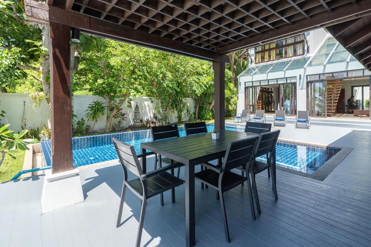 Villa Front *