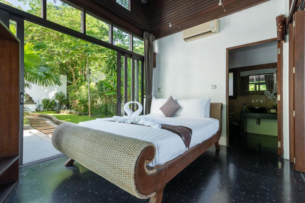 Front Villa Ban Bang Po