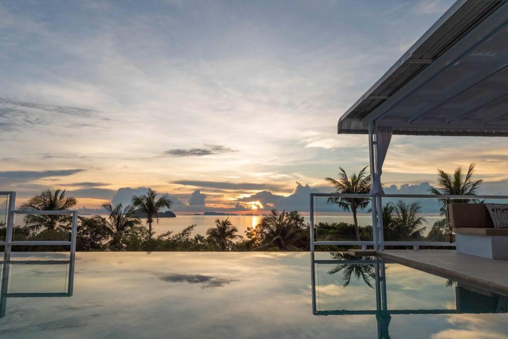 Sunset Paradise *