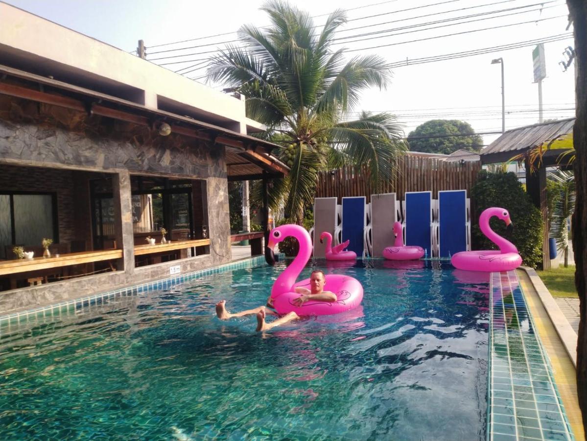 Billabong And Cafe Baan Tai