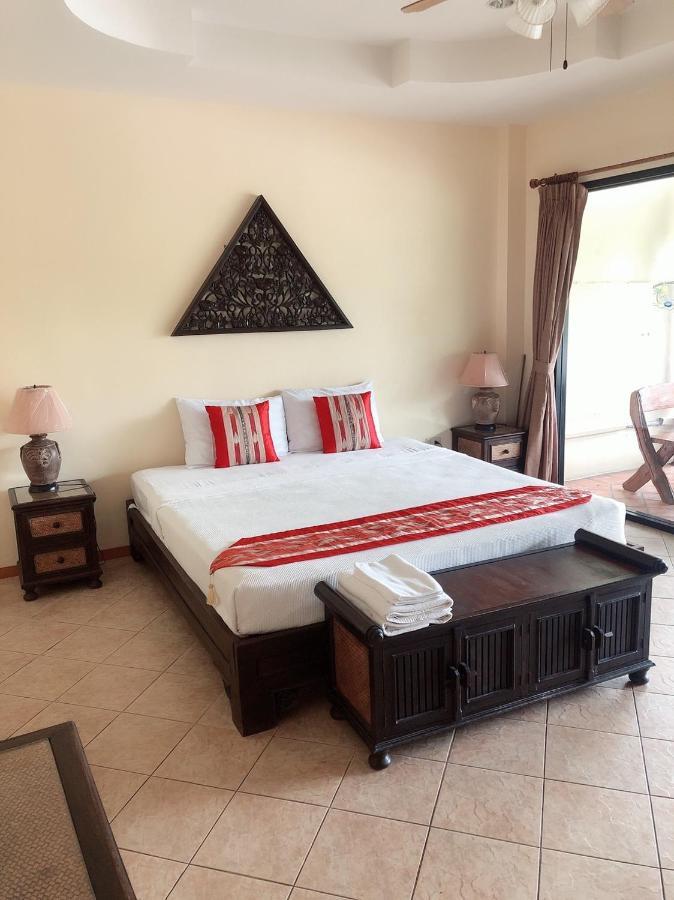 Chang Charlie Inn, Boutique 3* Praia de Jomtien
