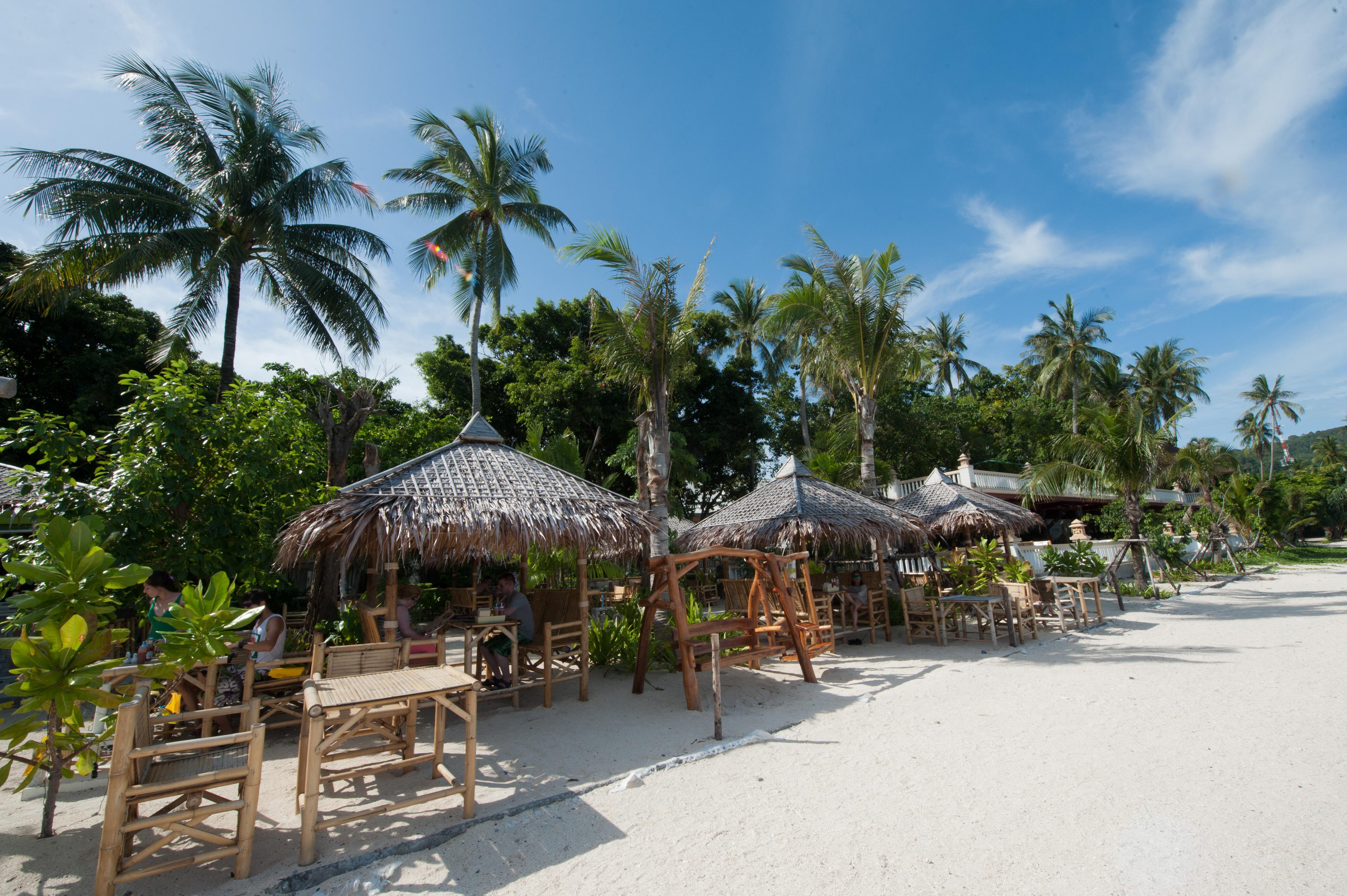 Island Hotel 3*