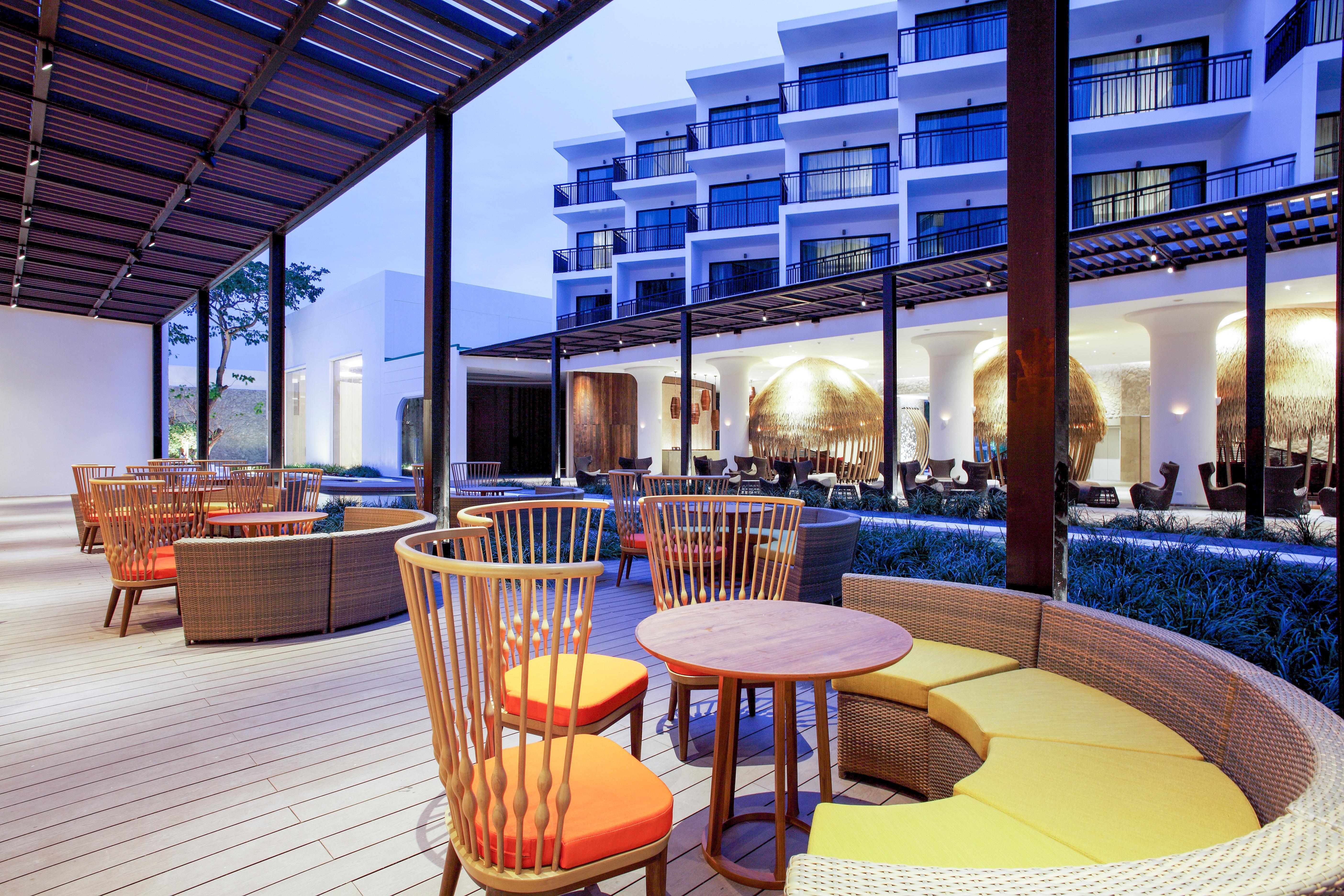 Centara Life Maris