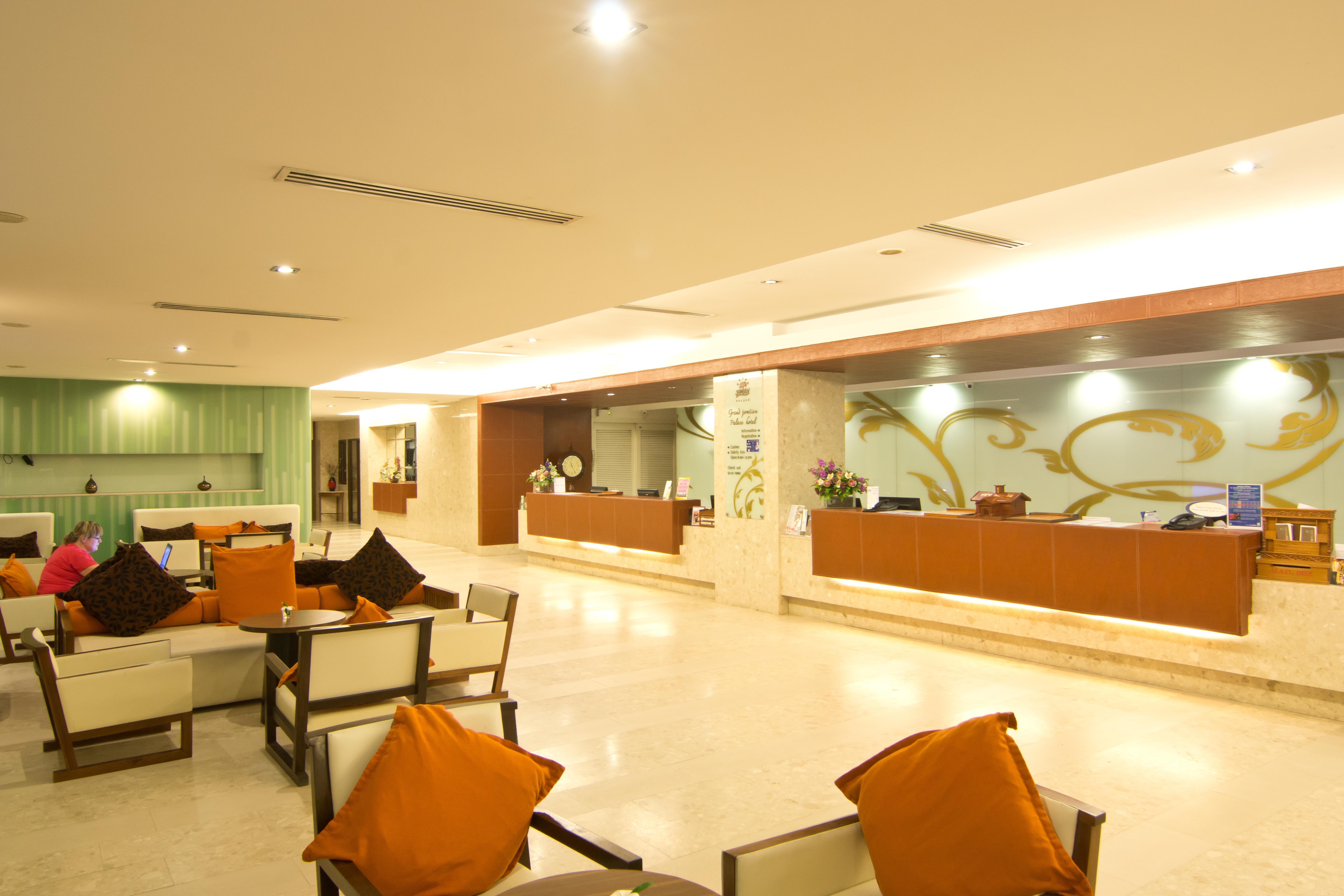 Grand Palace - Sha Extra Hotel