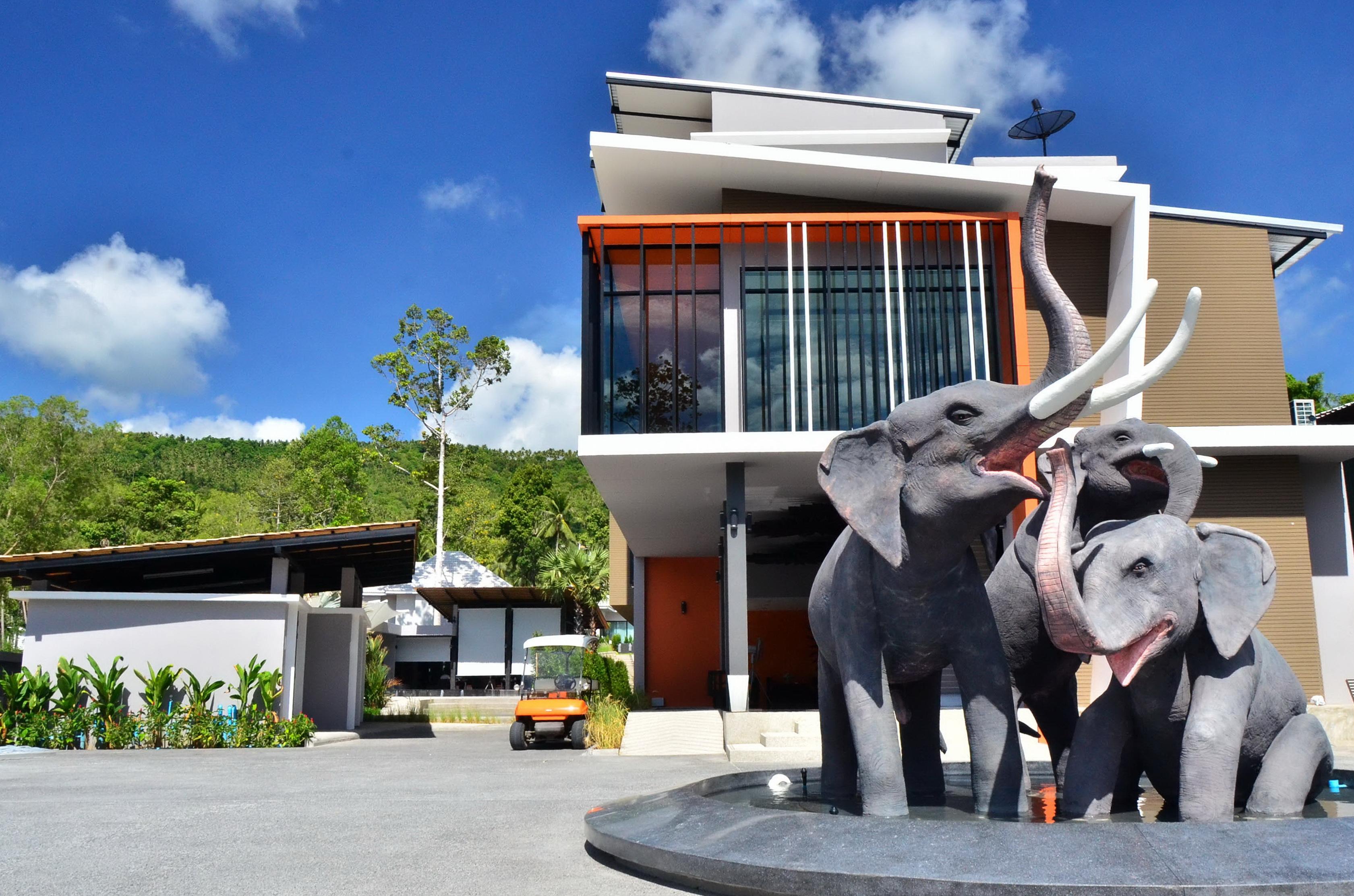 Noi Pool Hotel 4*