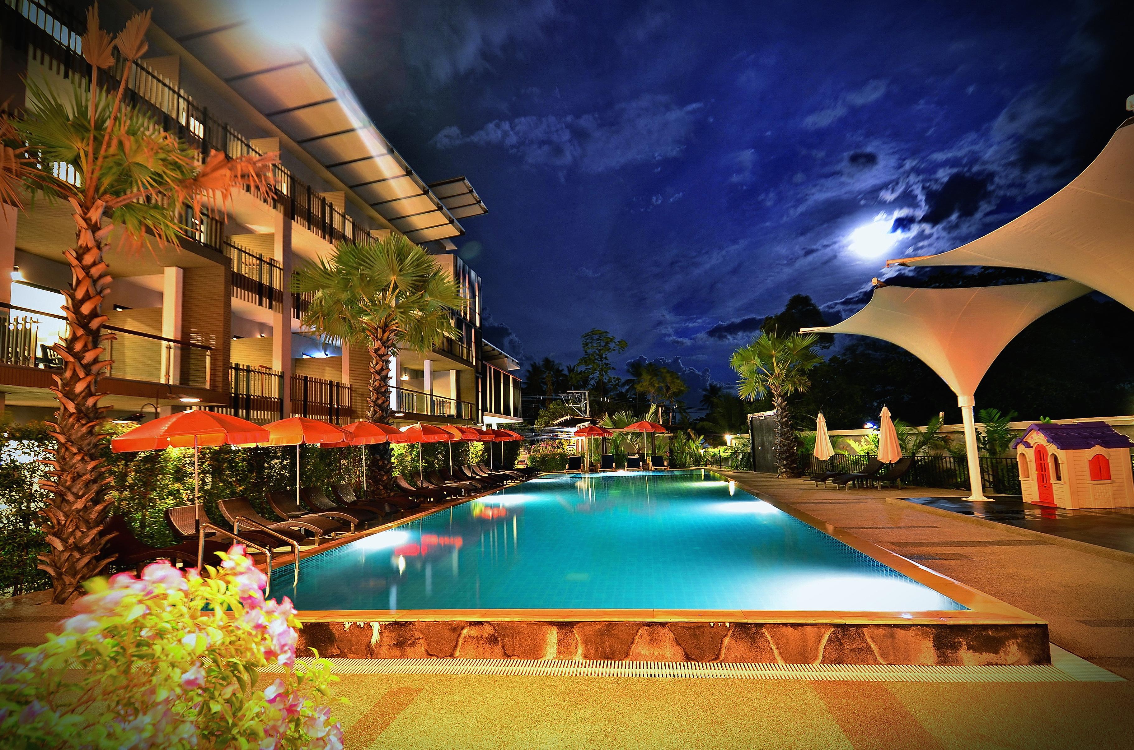 Noi Pool Hotel