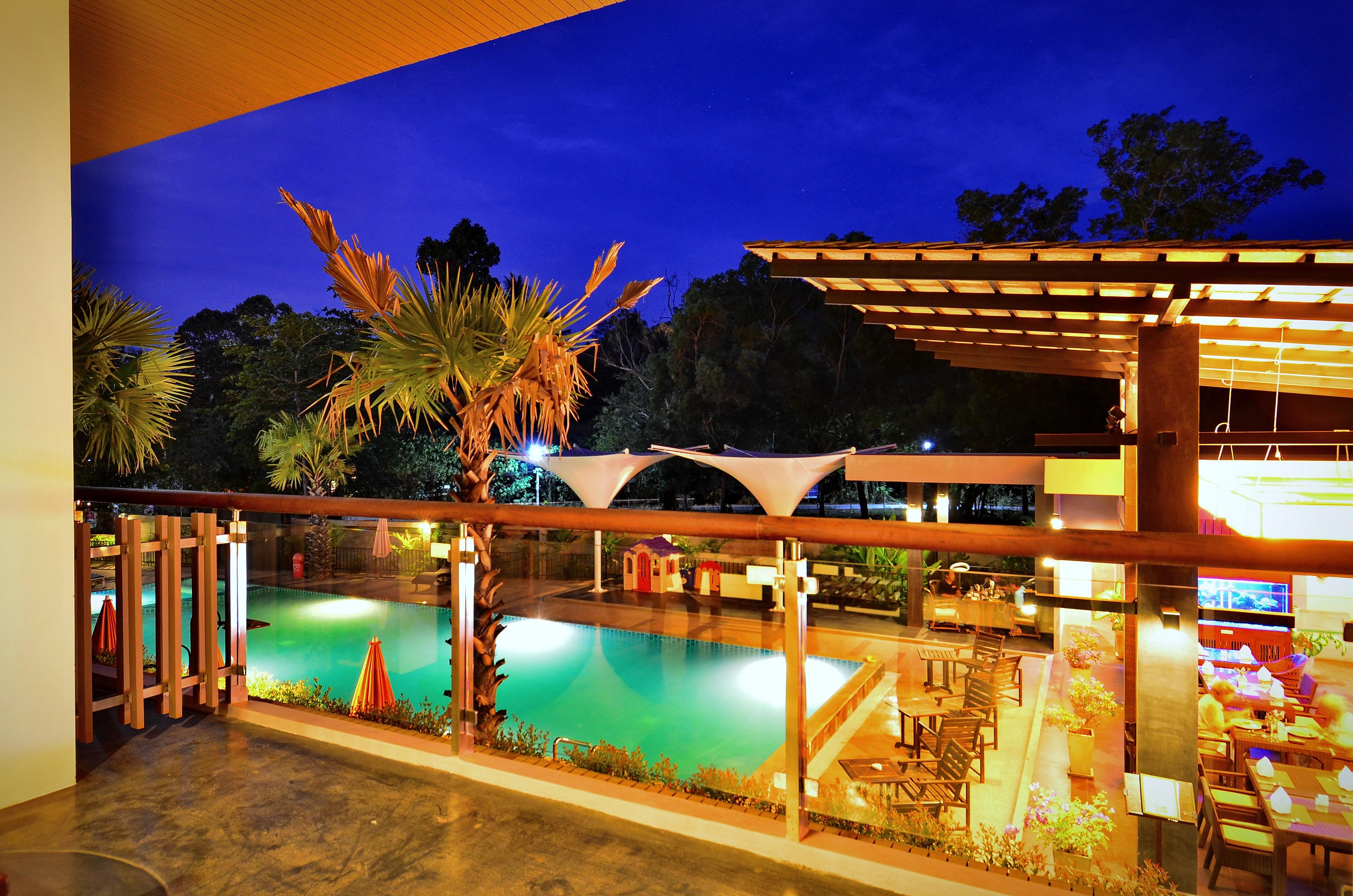 Noi Pool Hotel