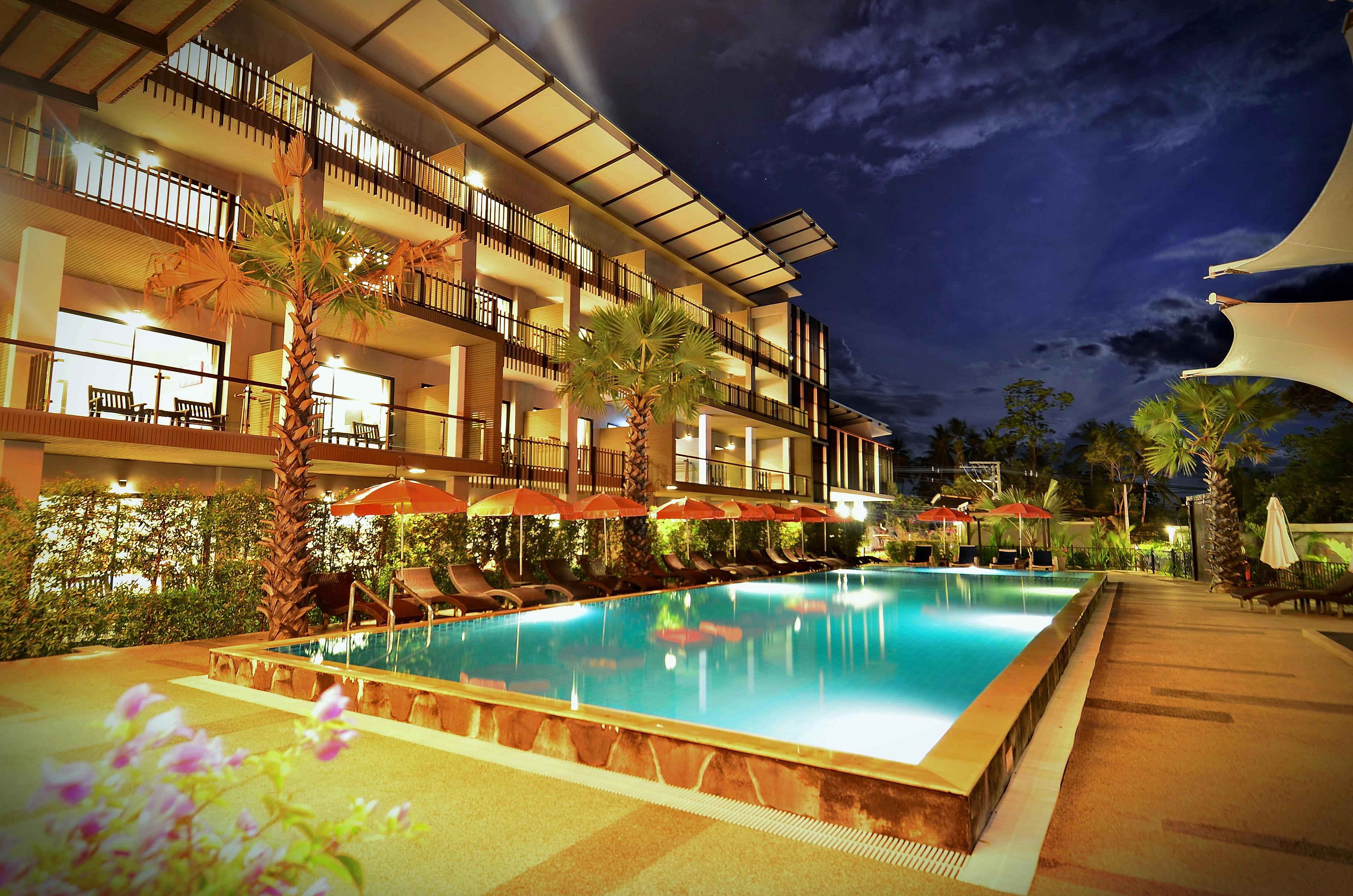 Noi Pool Hotel