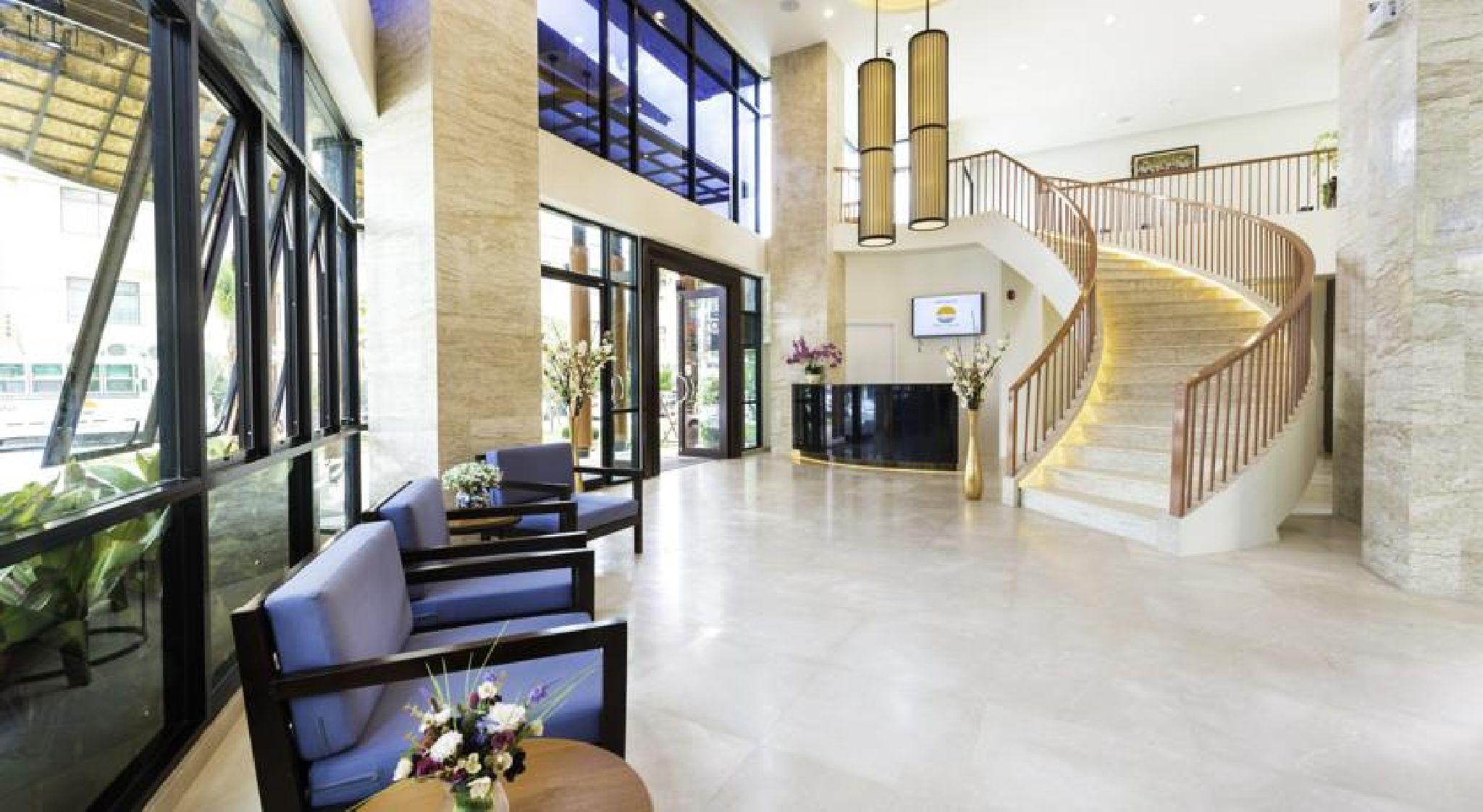 Hotel The Lunar Patong