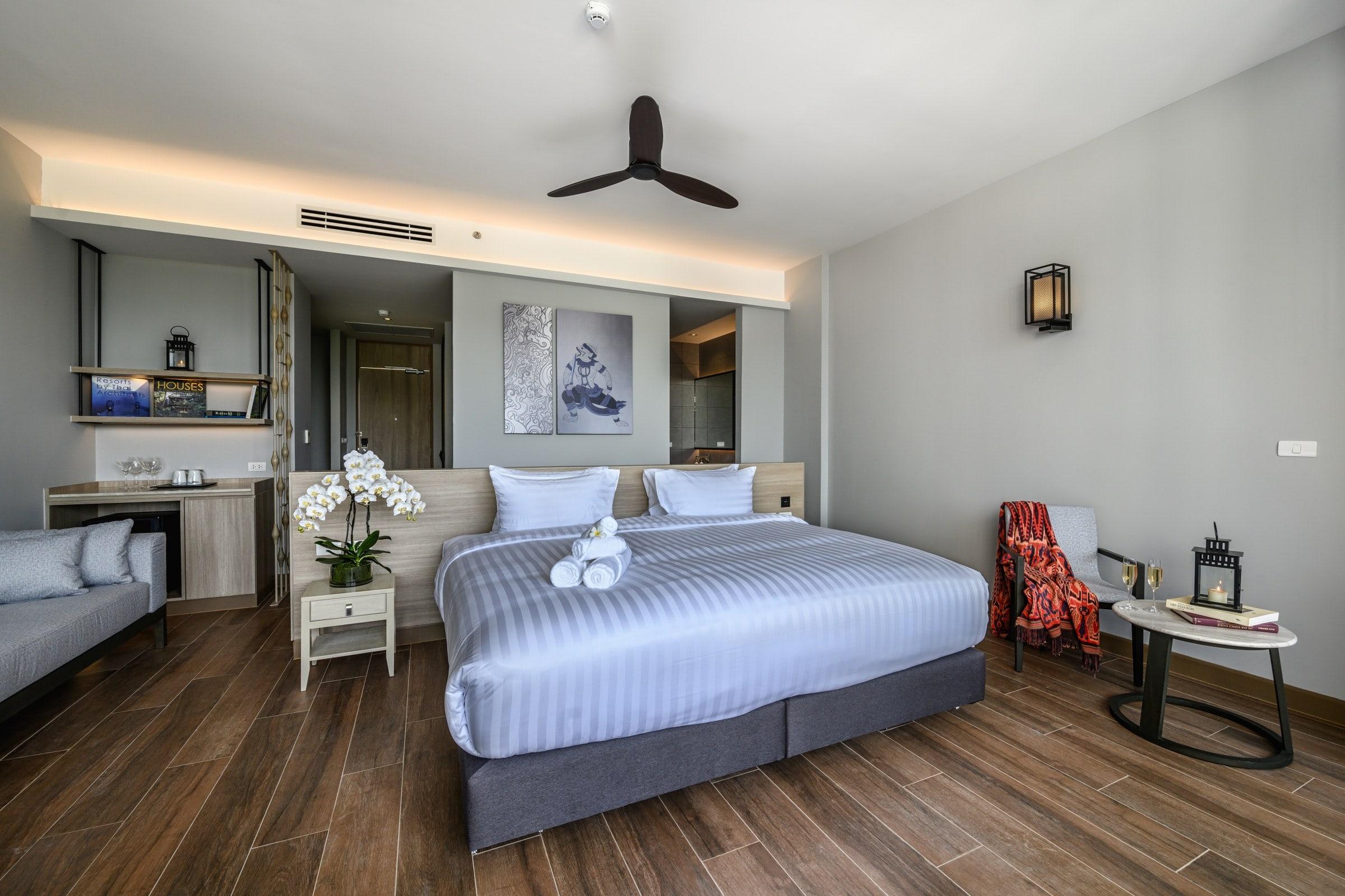 Hotel Isanook & HHQ