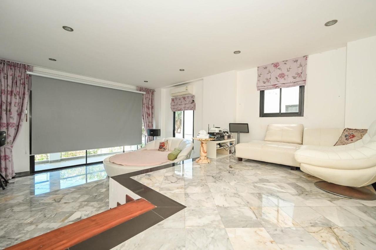 Bangpor Seaview Villa *