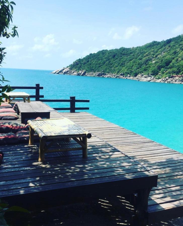 Bambu Huts Resort *