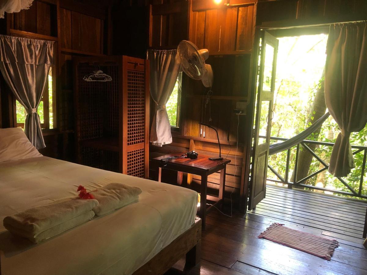 Bambu Huts Resort