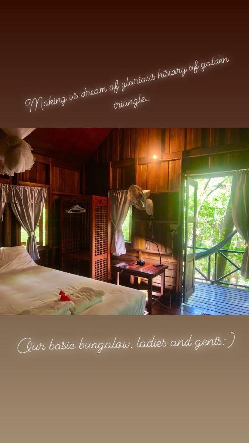 Bambu Huts Resort *