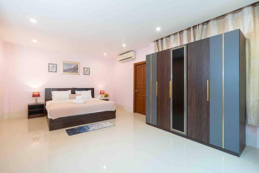 Holiday home Spacious 4 Bedroom Vacation
